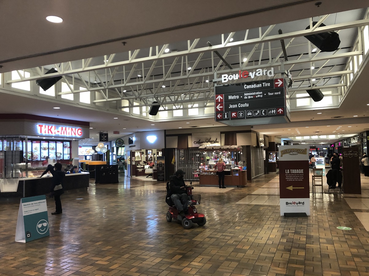 La STM souhaitait acheter une partie du stationnement du Boulevard, mais à la demande des propriétaires du centre commercial, le Tribunal administratif du Québec a ordonné une expropriation complète du centre