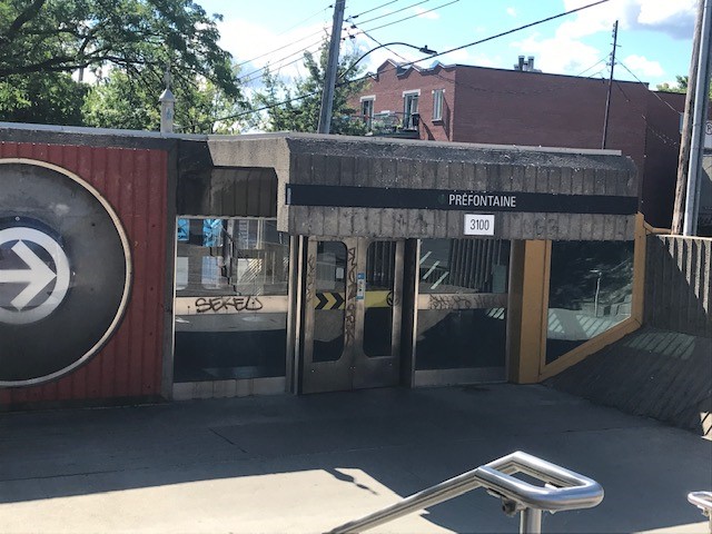 L'édicule de la station de métro Préfontaine, dans Mercier-Hochelaga-Maisonneuve