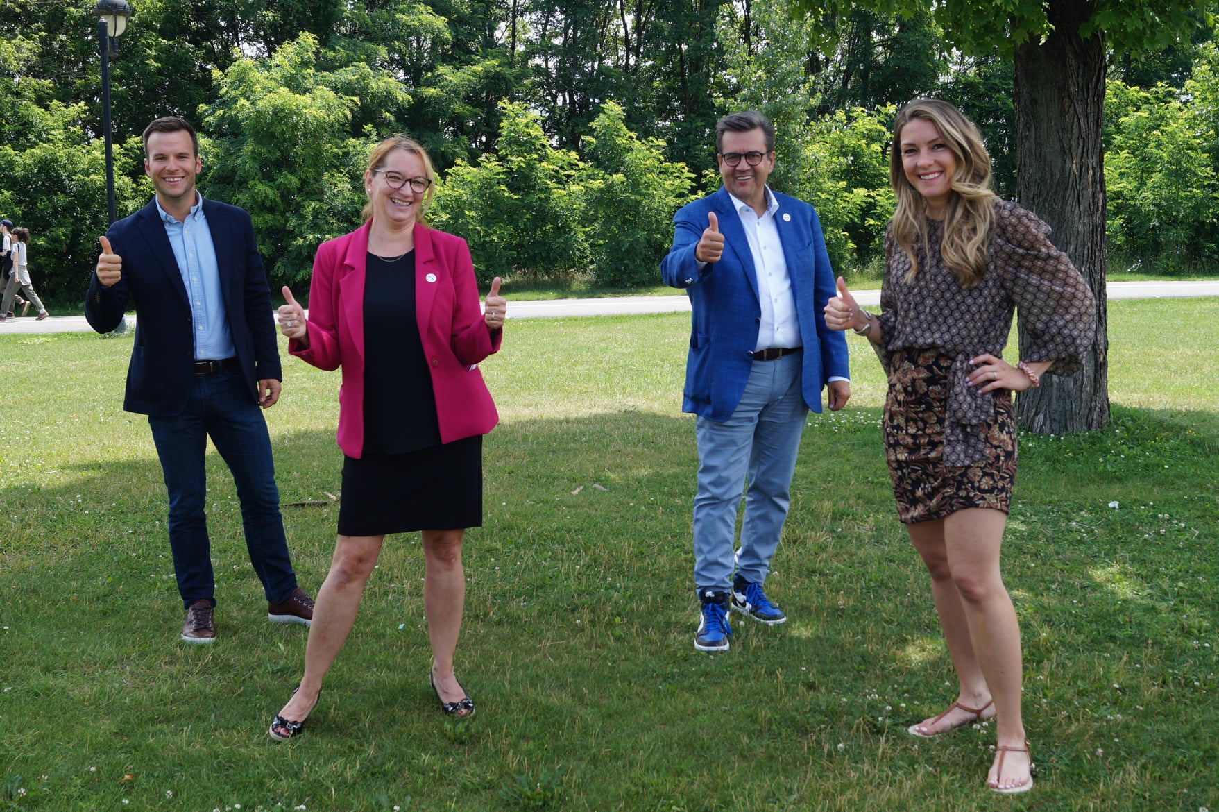 Hadrien Parizeau (candidat comme conseiller de la Ville dans le district de Saint-Sulpice), Chantal Huot (candidate à la mairie d'Ahuntsic-Cartierville), Denis Coderre (chef d'Ensemble Montréal) et Effie Giannou (candidate comme conseillère de la Ville dans le district de Bordeaux-Cartierville)