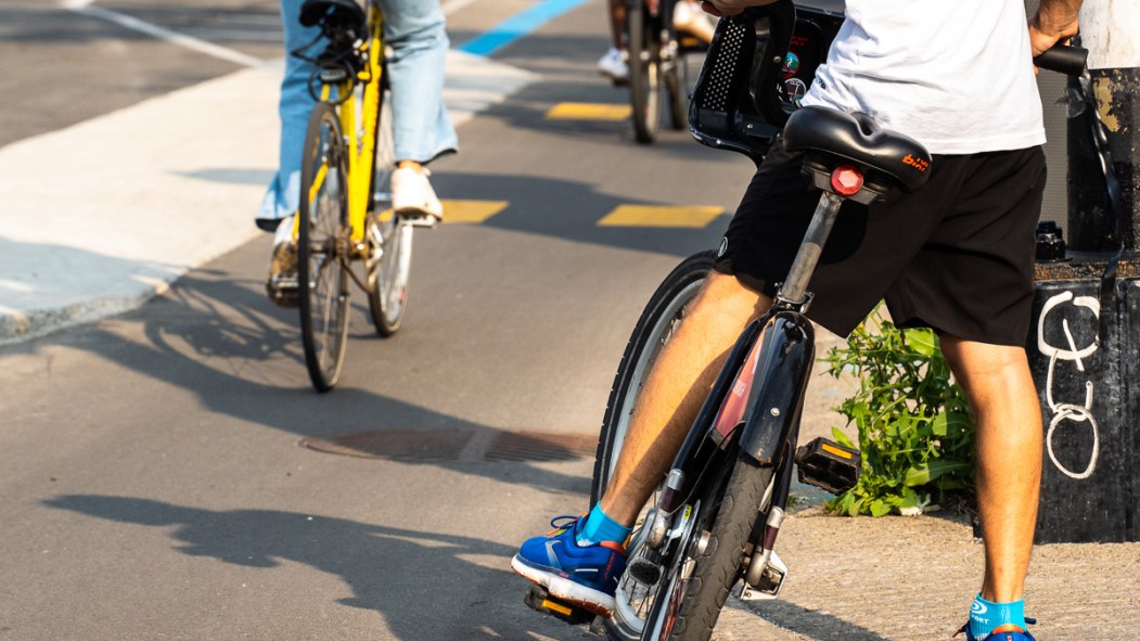 cycliste piste cyclable velo04