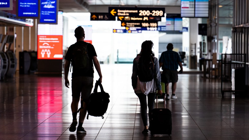 Voyageurs à l'aéroport