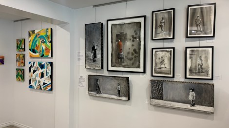 Exposition d'œuvres d'art dans la galerie