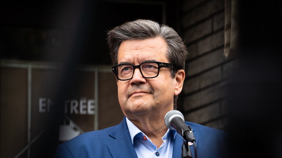 Denis Coderre, chef d'Ensemble Montréal et candidat à la mairie, lors d'un point de presse.