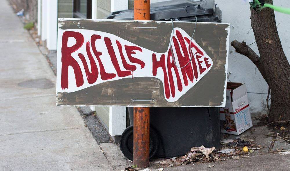 Pancarte de la ruelle hantée