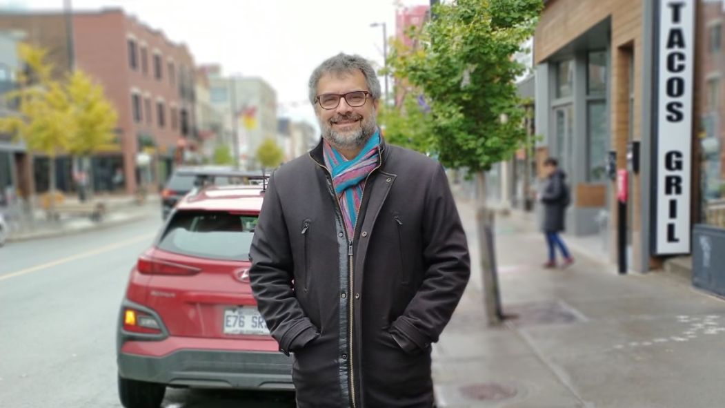 Le candidat pour Ensemble Montréal dans Rosemont-La Petite-Patrie, Gilles Grondin.