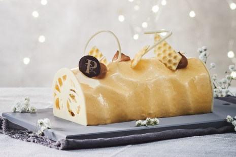 La bûche signature Poire-Caramiel de la chaîne Première Moisson.