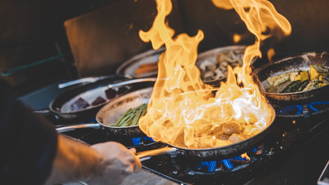 Le feu est central dans la cuisine autochtone.