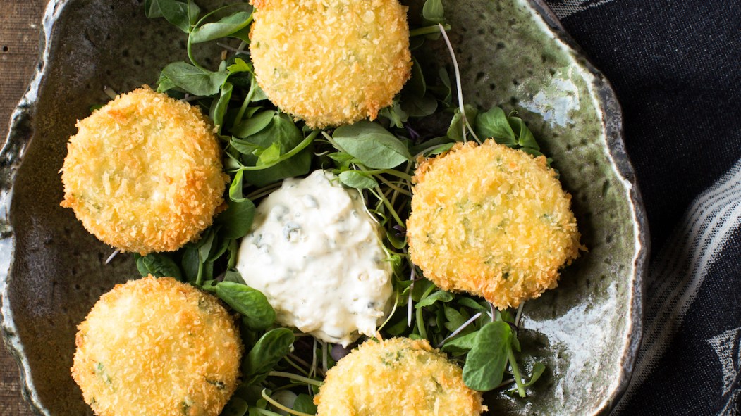 Fish cakes de perchaude à la moutarde «baseball»