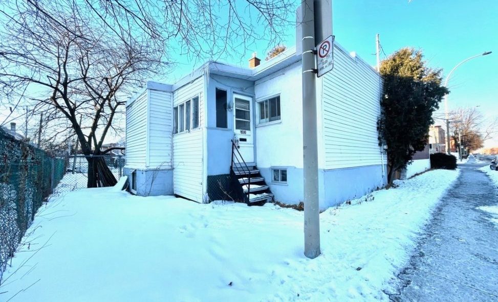 Voici la maison la plus triste de Montréal à vendre dans Ahuntsic-Cartierville.