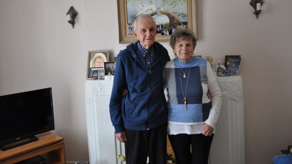 Barbara et Ken Davidson dans leur maison.