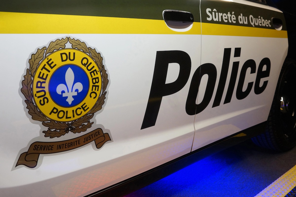 un véhicule de police de la sûreté du québec