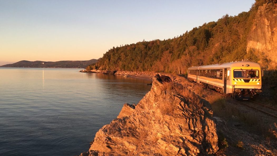 Le train de Charlevoix qui fait l'aller-retour entre Québec et La Malbaie est prisé des touristes.