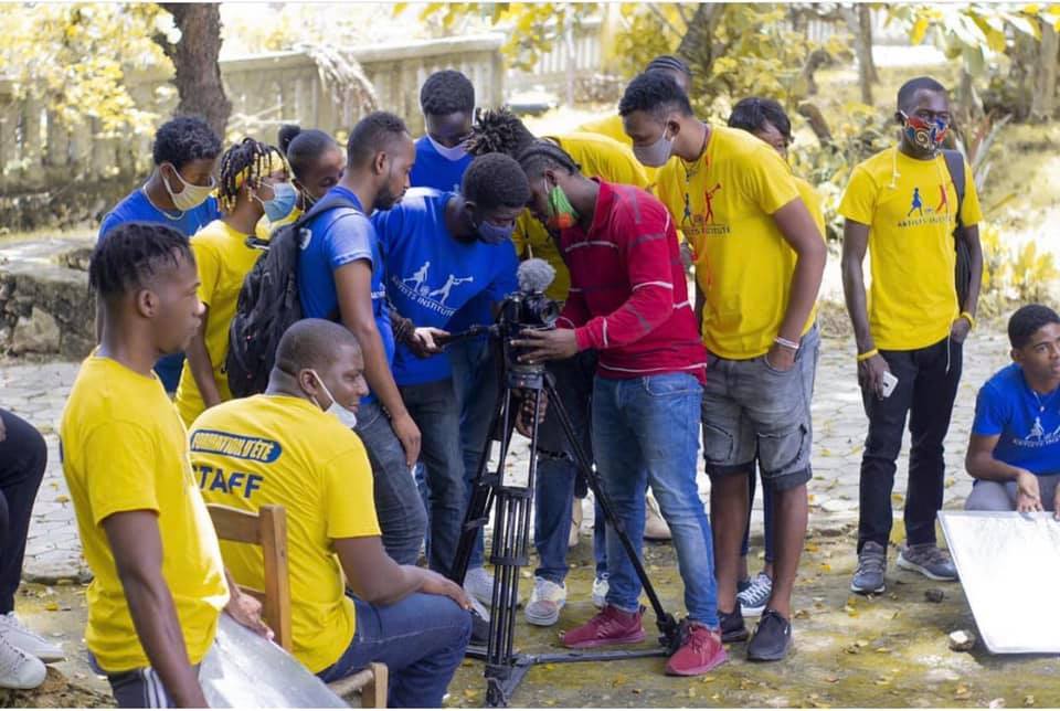 Des étudiants de l'institut d'artistes de Jacmel en Haïti