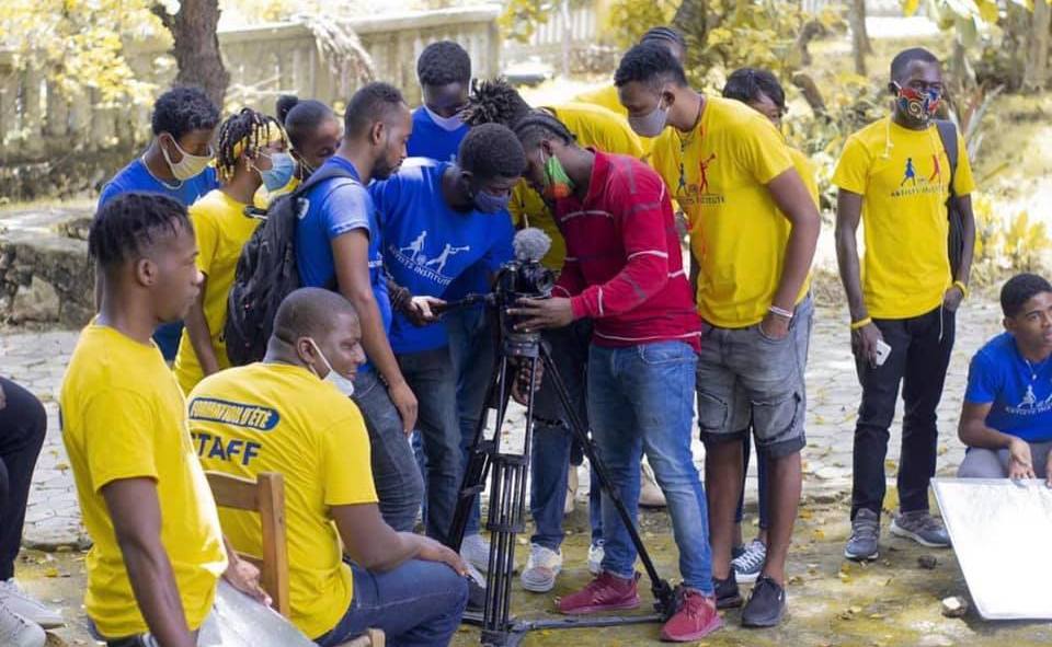 Des étudiants de l'institut d'artistes de Jacmel en Haïti