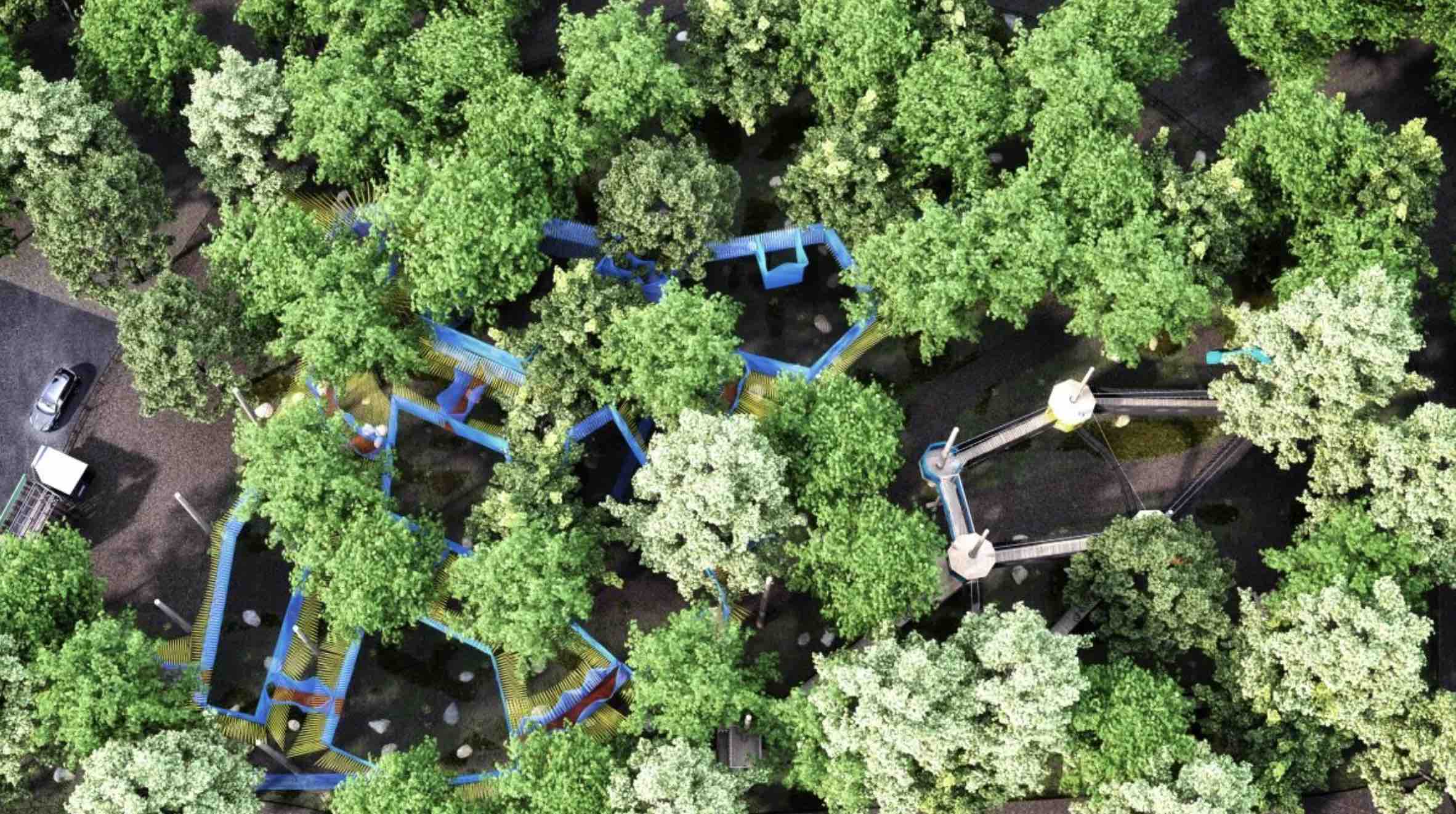 Les insallations de Uplà, le nouveau parc aérien d'Arbraska, à vol d'oiseau.