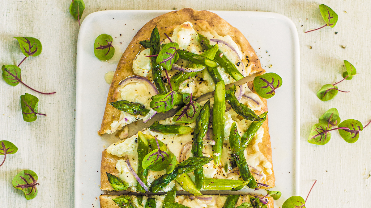 Pizza aux asperges de Josée di Stasio