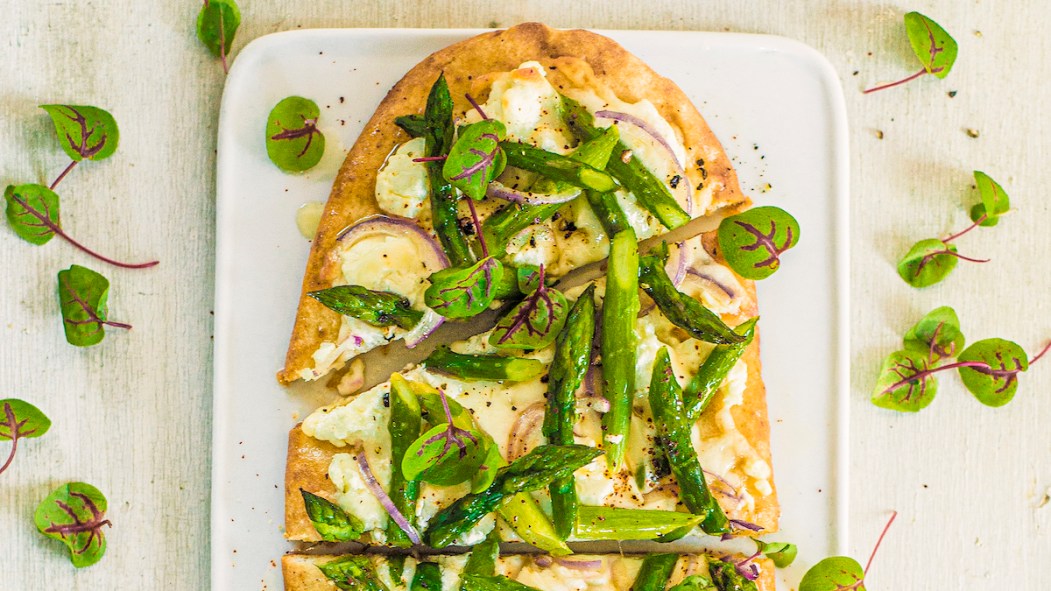 Pizza aux asperges de Josée di Stasio