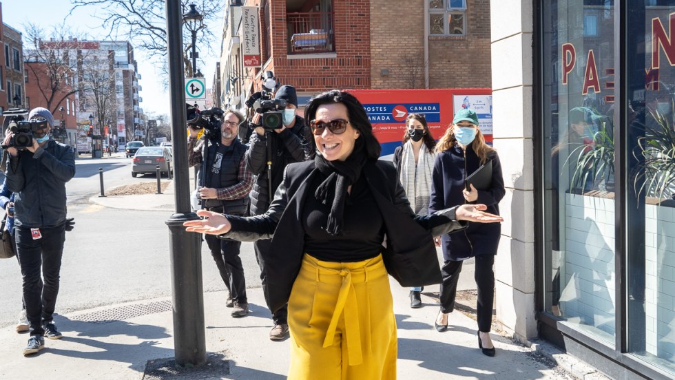 La mairesse Valérie Plante sur la rue Weillington, à Verdun, lors de l'annonce de la piétonnisation des rues