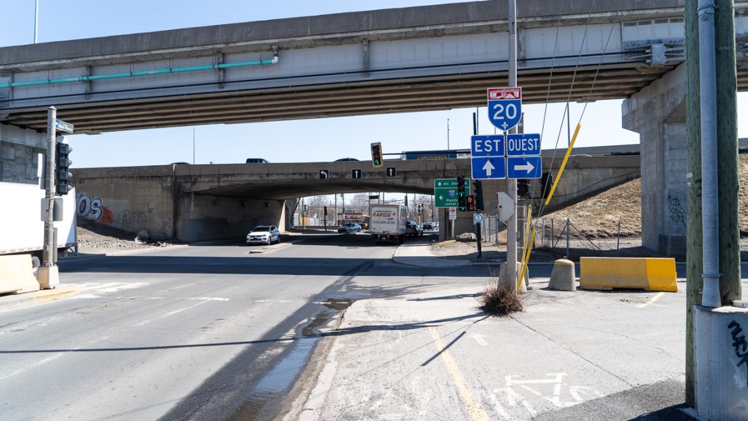 L'échangeur St-Pierre, au niveau de l'avenue Dollard.