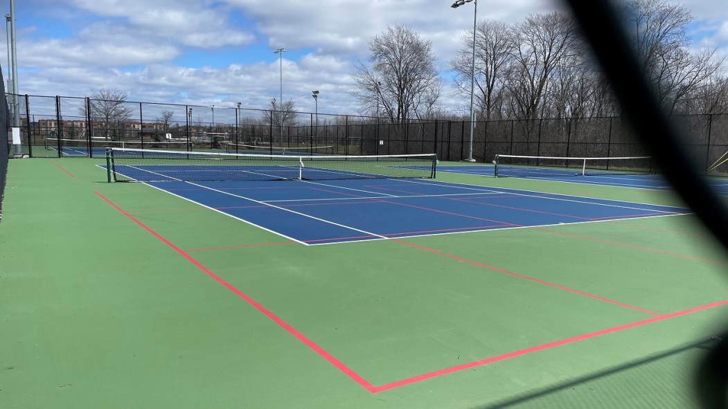 Les lignes de pickleball ont été peinturées en rouge au parc Philippe-Laheurte