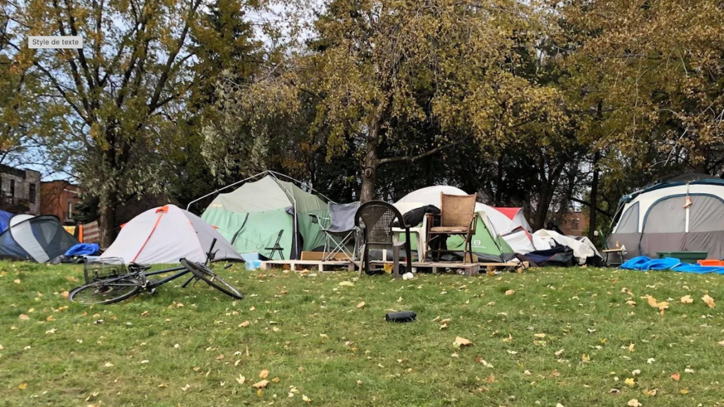 Un campement itinérant rue Notre-Dame.