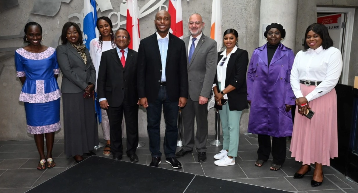 La délégation en provenance de Dakar en compagnie du maire de Saint-Laurent, Alan DeSousa et le conseiller Aref Salem.