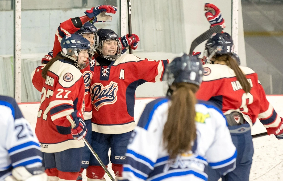 Le programme de hockey féminin des Patriotes est maintenu.