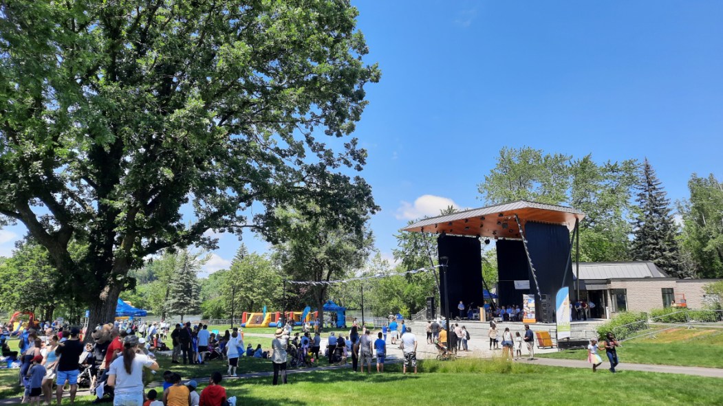 Une vue sur les espaces verts du parc Aimé-Léonard.