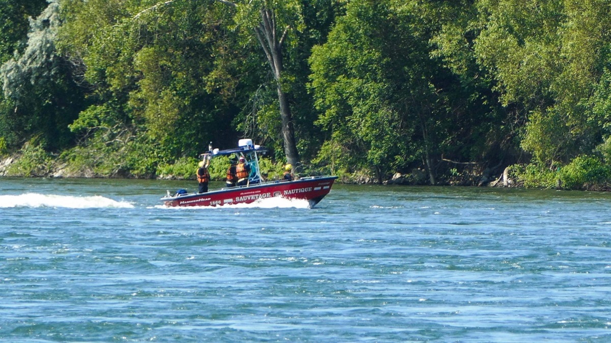 Une opération sauvetage sur le Saint-Laurent.