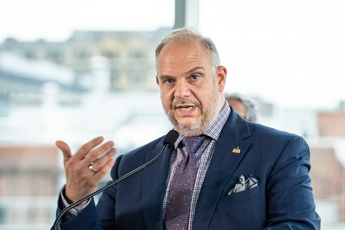 Le vice-président du comité exécutif et responsable de l’habitation, Benoit Dorais, font le point sur la stratégie de développement de logements abordables de la Ville.