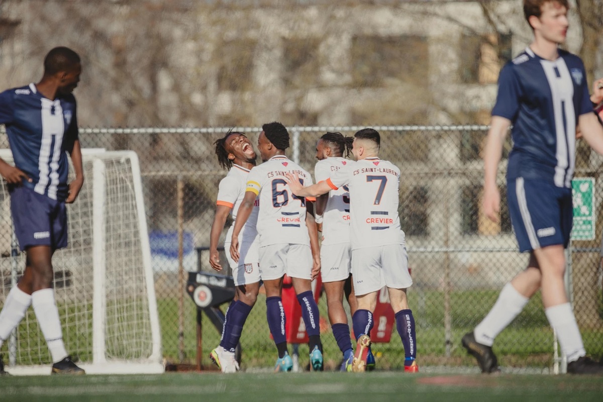 Le CS Saint-Laurent lors d'un match.