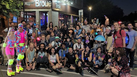 Le vendredi Light Up the 514/Illuminez le 514! du Plateau des Rolling Tribes, groupe de patins à roues alignées à Montréal