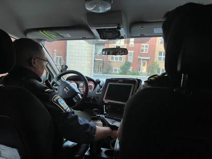 Le sergent Charles Blemur et commandant David Paradis en route vers le Vieux-Port.