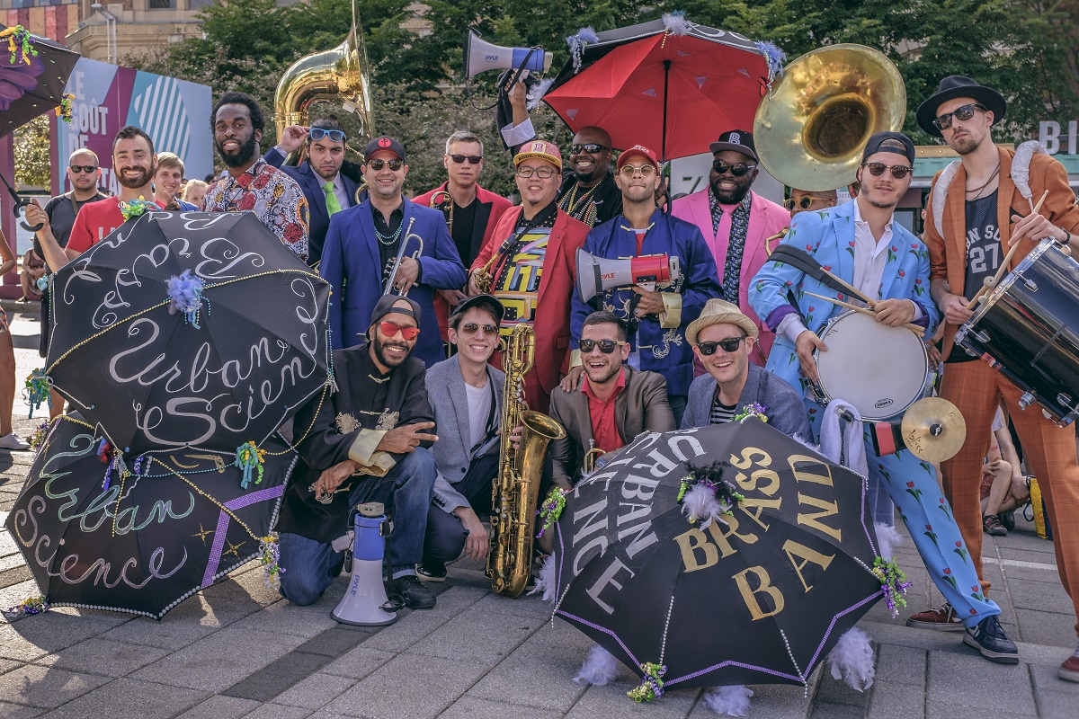 Le Urban science brass band.