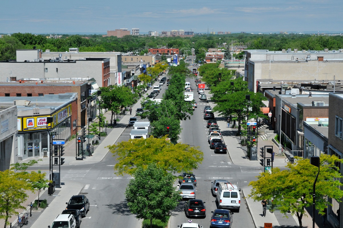 Le boulevard Décarie dans l'arrondissement de Saint-Laurent.