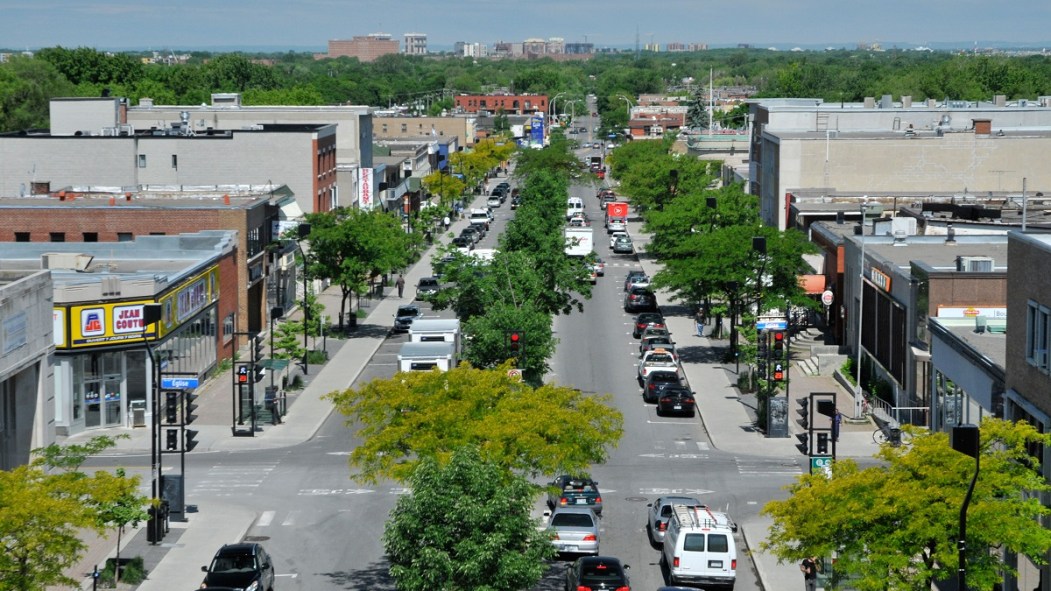 Le boulevard Décarie dans l'arrondissement de Saint-Laurent.