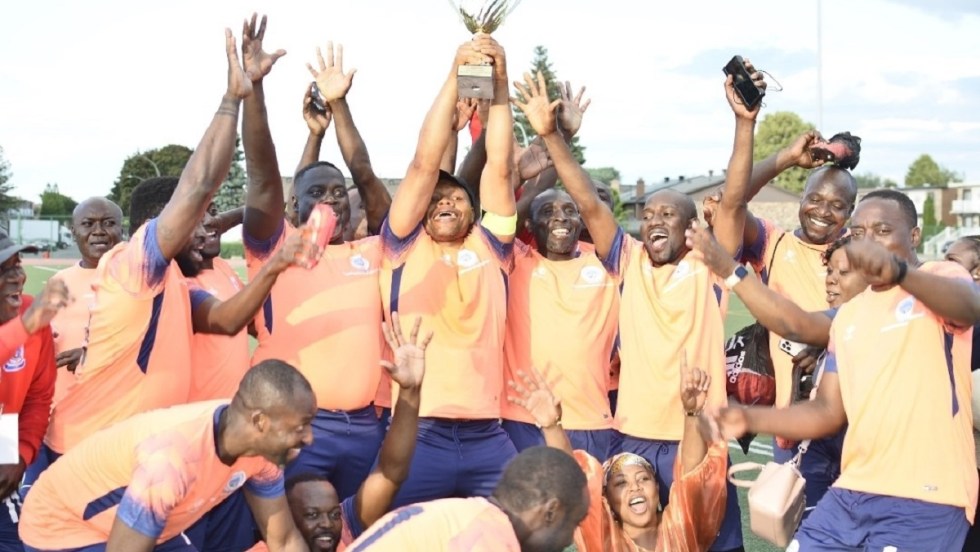 Les gagnants du tournoi, Diversity Football Club Edmonton.