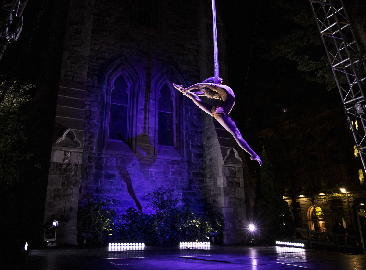 Une prestation au Monastère, cabaret de cirque