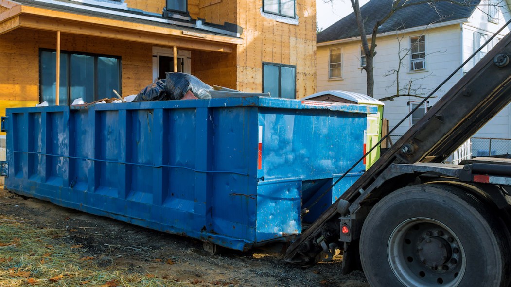 Le nouveau règlement interdit entre autres d’amonceler des déchets de construction autrement que dans un conteneur.