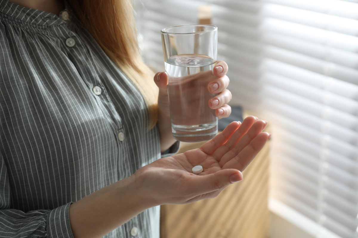 L'accès à la pilule abortive serait renforcé par la possibilité pour les sages-femmes de la prescrire.