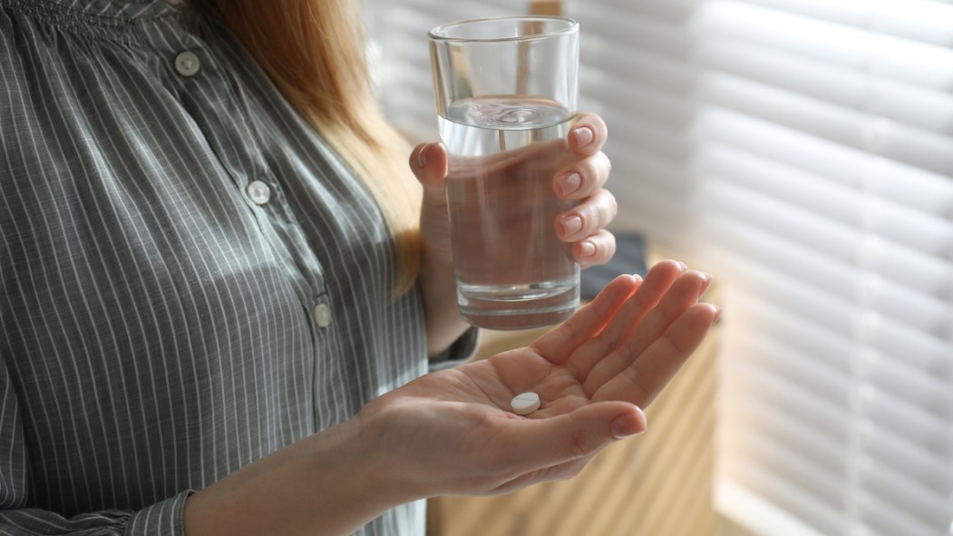 L'accès à la pilule abortive serait renforcé par la possibilité pour les sages-femmes de la prescrire.