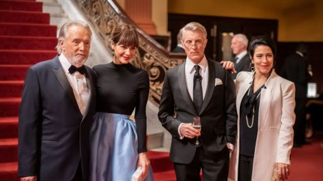 Gilbert Sicotte, Maripier Morin, David La Haye et Claudia Ferri dans une scène du film "Arlette" 