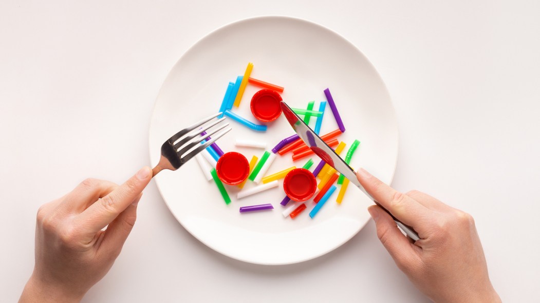 On ingère plus de microplastiques qu'on le pense.