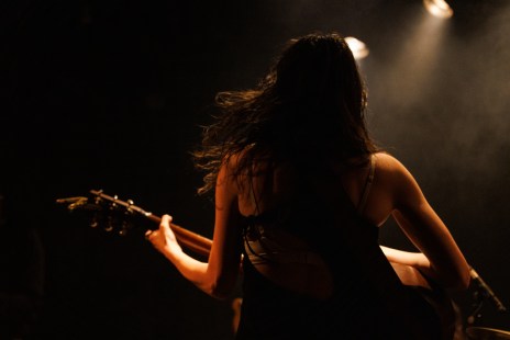 Lou-Adriane Cassidy sur scène pour la rentrée montréalaise de son deuxième album.