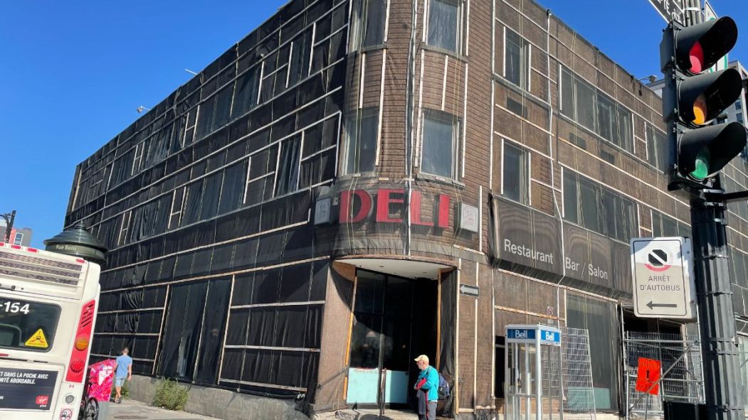 L'Îlot Voyageur situé au coin de la rue Berri et de l'avenue De Maisonneuve Est