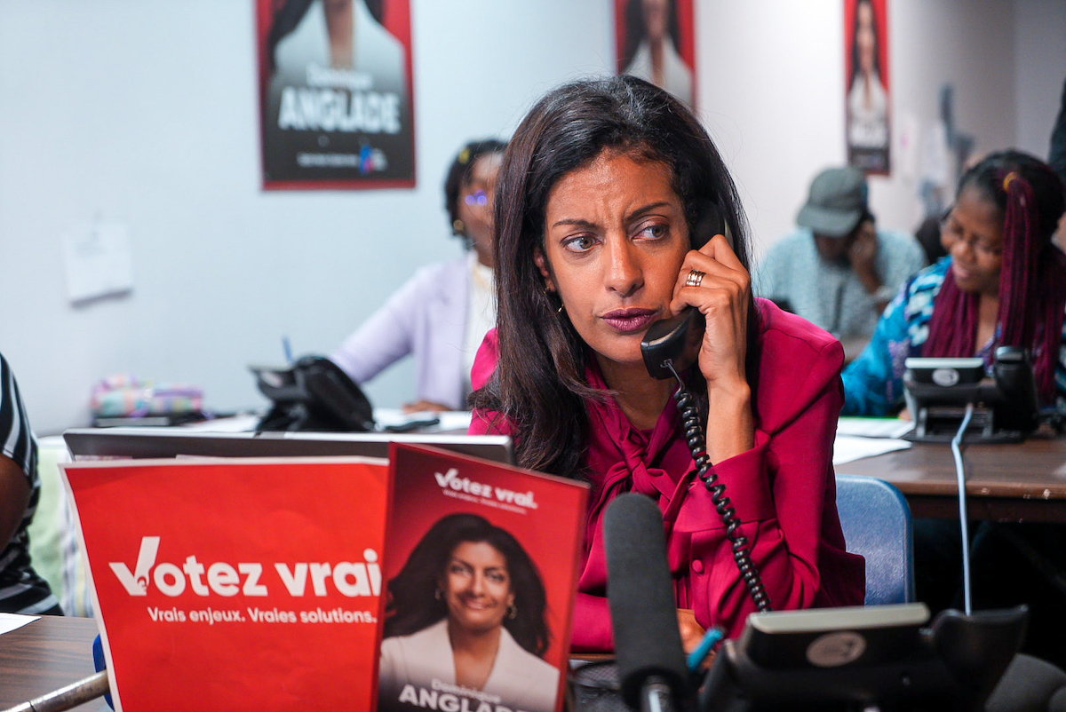 La cheffe du Parti libéral du Québec, Dominique Anglade, est venue en personne au local électoral de Saint-Henri-Sainte-Anne pour rencontrer ses troupes.