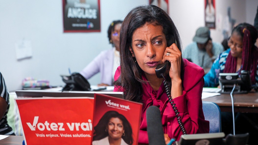 La cheffe du Parti libéral du Québec, Dominique Anglade, est venue en personne au local électoral de Saint-Henri-Sainte-Anne pour rencontrer ses troupes.