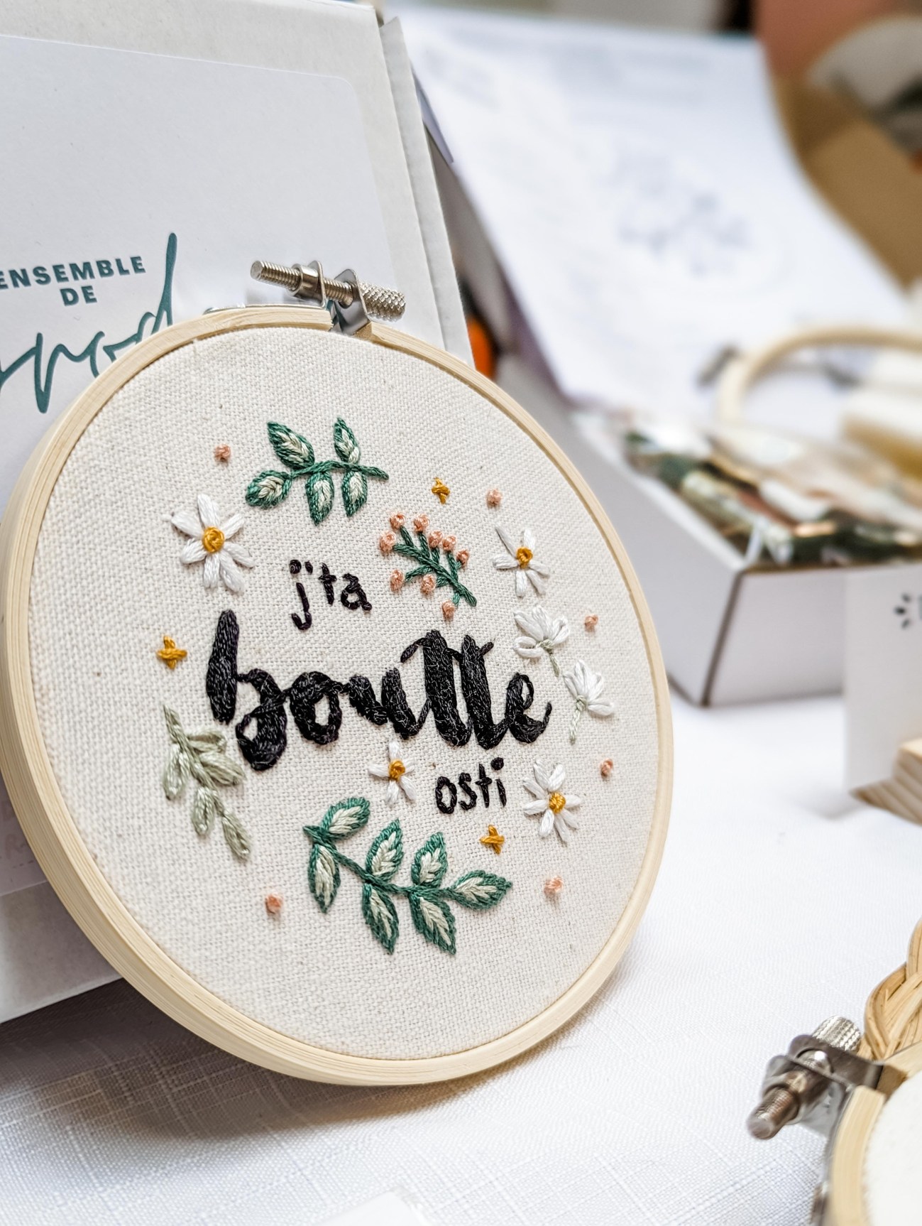 Le marché d’automne du Collectif Créatif Montréal est un rendez-vous incontournable pour les adeptes de design et d’achat local. Photo : Mel Serangelo