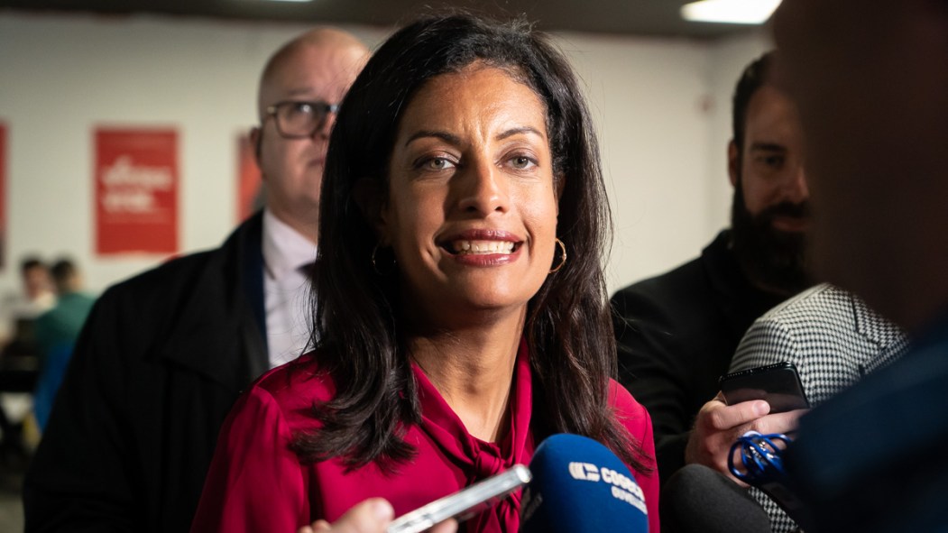 Dominique Anglade dans un local du PLQ.