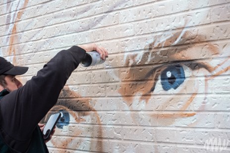 La murale à la mémoire de Jean Duceppe est l’œuvre de Hsix, une sommité internationale dans le monde du graffiti.